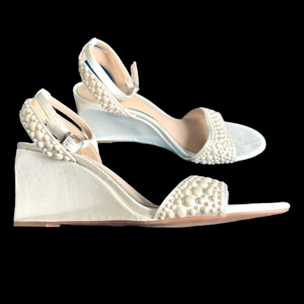 Copper key pearl Elegant Cream Wedge Sandals Sz 8.5‎